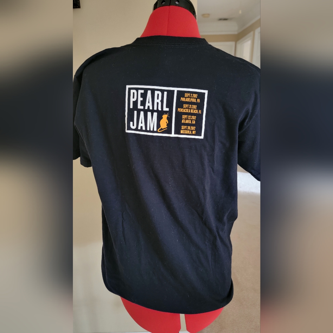 Super Rare Pearl Jam 2012 Concert TShirt Medium